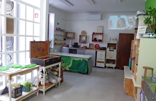Center uporabnih predmetov  je  leta 2019 v središču Izole vzpostavila Komunala Izola.