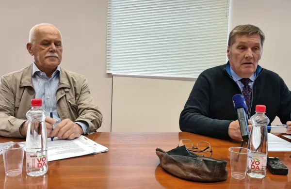 Delo nadzornega odbora občine sta predstavila njen predsednik 
Jadran Bajec (desno) in podpredsednik Edmond Gašpar. 