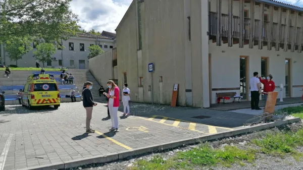 Največ razpisanih mest za počitniško delo v javnih zavodih je  v 
ajdovskem zdravstvenem domu.