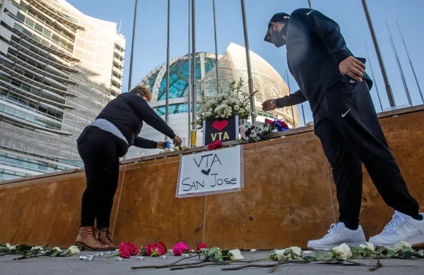 V sredinem incidentu v objektu za vzdrževanje železniških prog 
južno od San Francisca je uslužbenec ubil osem oseb, več ljudi je 
bilo ranjenih.