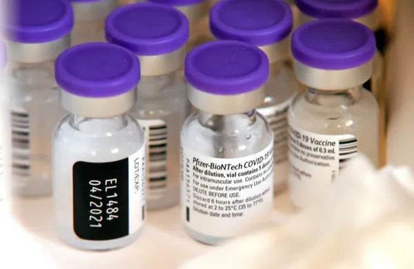 Ema odobrila uporabo Pfizerjevega cepiva pri otrocih, starih od 12 od 15 let