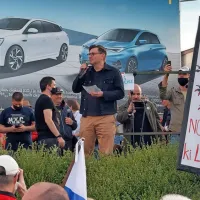 V prestolnici vseslovenska vstaja za predčasne volitve