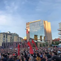 V prestolnici vseslovenska vstaja za predčasne volitve