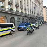 V prestolnici vseslovenska vstaja za predčasne volitve