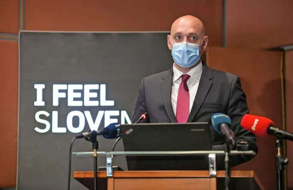 Simon Zajc pričakuje, da bo vlada prihodnji teden sprostila ukrepe 
tako za nastanitve in gostinske obrate, pogoj PCT - preboleli, 
cepljeni ali testirani - pa bo po njegovem še nekaj časa naša 
realnost.