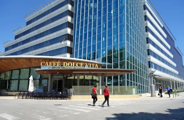 V Hitovo Perlo se je včeraj vrnila dobra tretjina zaposlenih.