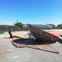  Pločevinaste ornamente, ki jih je sredi devetdesetih let prejšnjega 
stoletja zasnoval priznani italijanski arhitekt Gianni Gavioli, so 
danes dopoldne rezali na manjše kose. Odpeljali jih bodo na 
odpad.