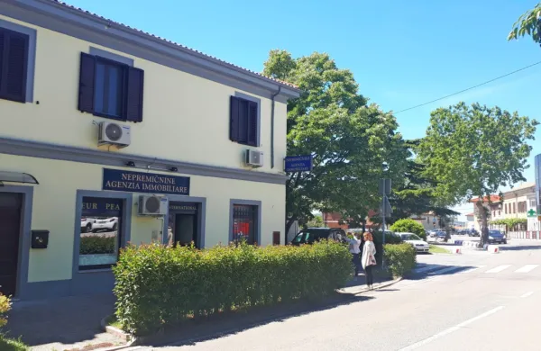 Obvezno tedensko testiranje za  izjeme, ki dnevno prehajajo mejo 
z Italijo, se iz zadružnega doma na Škofijah seli na novo lokacijo, 
in sicer v prostore nekdanje pekarne (Spodnje Škofije 182).