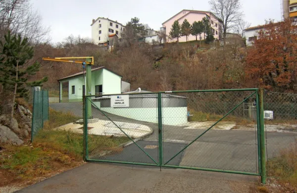 V Kraškem vodovodu priznavajo, da je bilo v preteklosti glede 
čiščenja odpadnih vod v hrpeljsko-kozinski občini marsikaj slabo 
narejeno, a da stvari rešujejo. 