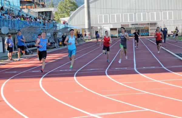 Član Posočja Andrej Skočir (4. proga)  je zmagal v tekih na 100 in 
200 metrov