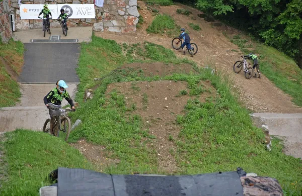 Sezono enduro dirk je v Ajdovščini odprlo 143 kolesarjev.