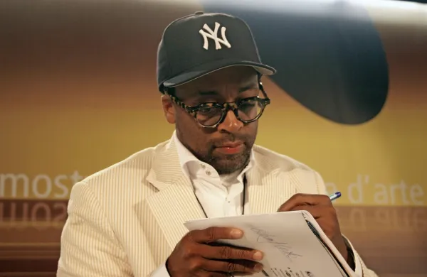Tekmovalne filme bo ocenjevala žirija, ki jo bo vodil ameriški 
režiser Spike Lee, ki je bil izbran za predsednika žirije lani, preden 
so festival odpovedali.