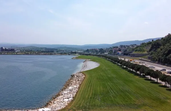 Danes je zaživel nov urbani obmorski park v Kopru.