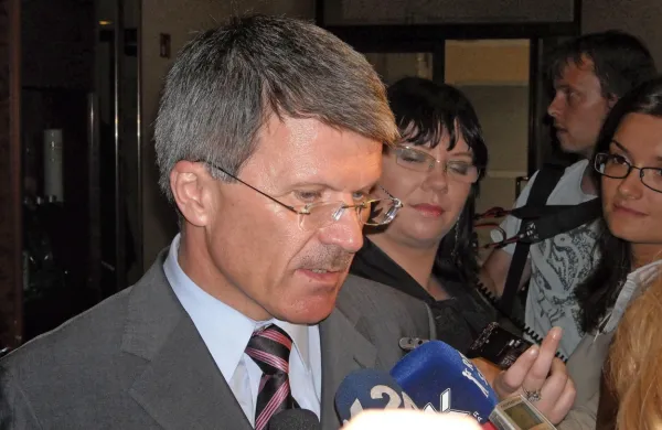 

Na sodišču v Ljubljani so Stanislavu Valantu, nekdanjemu  predsedniku  nadzornega sveta družbe Hoteli Bernardin, prisodili tri 
leta zapora. 
