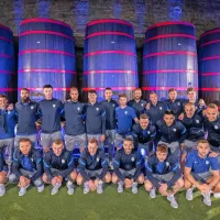 Slovenska nogometna reprezentanca pred tekmo v vinski kleti