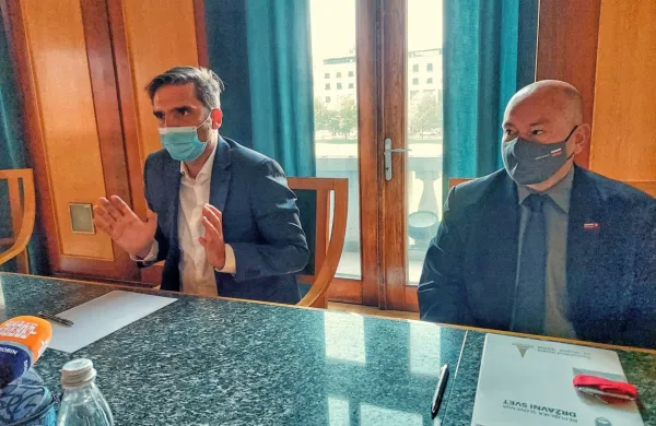 Župan Klemen Miklavič (levo) in državni svetnik Tomaž Horvat: pokrajine so nujne za razvoj.  
