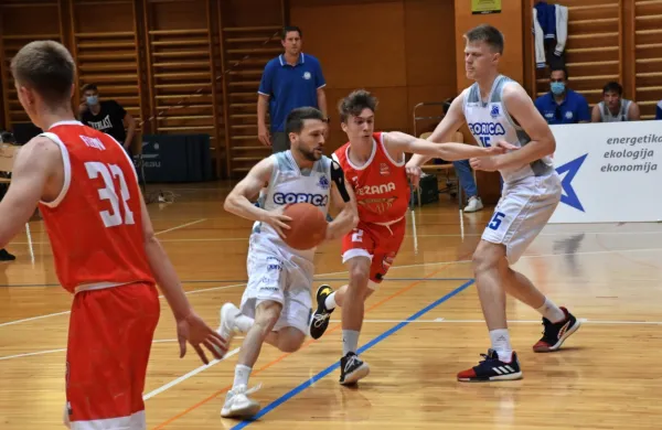 Novogoričane je v odločilnih trenutkih reševal prvi strelec Jan 
Močnik.