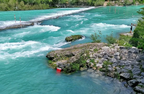 Na občini so prepričani, da morajo Soške elektrarne narediti več za 
varnost uporabnikov na Soči. O prilagajanju režima se bo župan v 
teh dneh še dogovarjal z dvema ministroma. 
