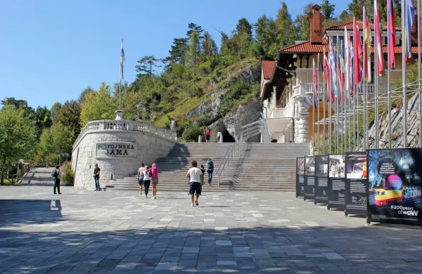 Od srede bodo turisti znova lahko obiskali Postojnsko jamo. 