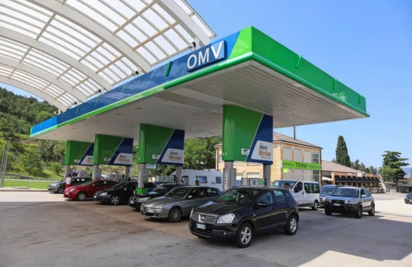 Madžarska skupina Mol je podpisala pogodbo o nakupu 92,25-odstotnega deleža v družbi OMV Slovenija, v kateri že ima 7,75-odstotni delež.