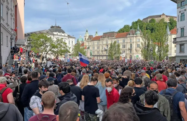 Varuh človekovih pravic Peter Svetina je v petek, 28. maja, ko je v 
prestolnici potekal množični protest, nenajavljeno opravil nadzor 
nad delom policije. 