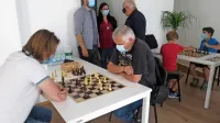 Ena od stalnic v mestni dnevni sobi pr'Golitu                                                                                                                                                                                                                               bo šahovska igra z 
mojstrom Silvom Kovačem.