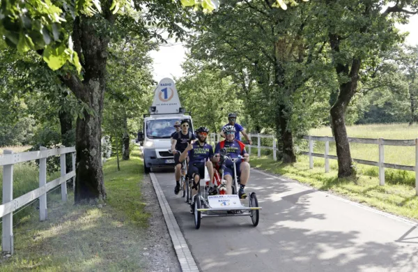Na Radiu 1 upajo, da bo letošnja dobrodelna akcija še uspešnejša 
od lanske, v kateri je Miha Deželak z ekipo “prikolesaril” skoraj 
350.000 evrov.