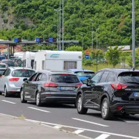 Ministra sta govorila tudi  zastojih    na mejah.