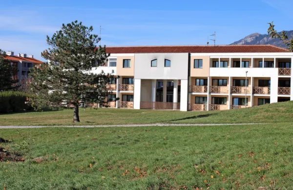 DSO Ajdovščina želi z nadomestno gradnjo stanovalcem  zagotoviti 
varno in prijazno bivalno okolje. 