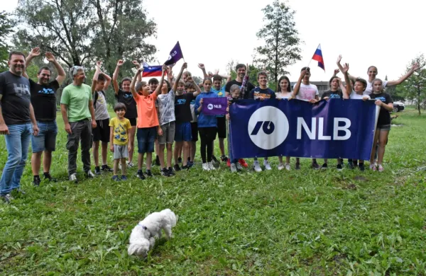 Takole so se ob koncu sezone zbrali tekmovalci SK Gorica na čelu  
z reprezentantko Ano Bucik (desno).
