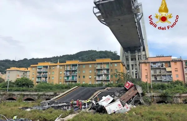 Koncern Atlantia je bil pot pritiskom, naj prepusti svoj delež 
avtocestne družbe, potem ko je v zrušenju viadukta Morandi v 
Genovi leta 2018 umrlo 43 ljudi. 