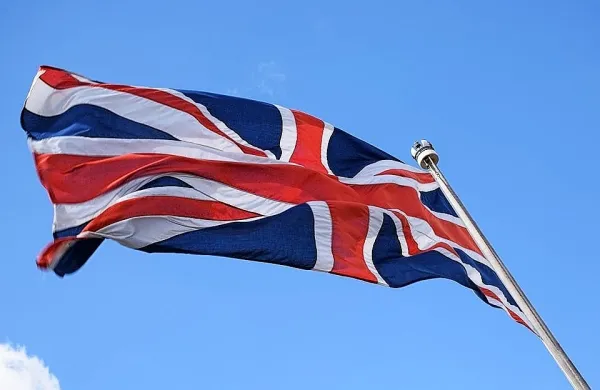 Prvič po brexitu je Velika Britanija sklenila povsem na novo 
izpogajan sporazum o prosti trgovini.
