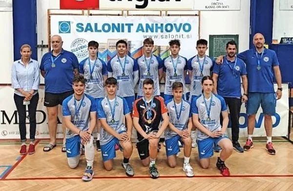 Kadetski državni prvaki so odbojkarji Salonita Anhovo.