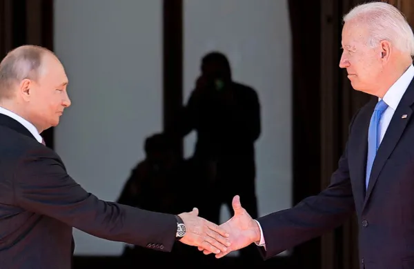 Vladimir Putin je pogovore označil za konstruktivne.