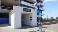 Koprska upravna enota je začela stranke, ki so še pred nekaj dnevi 
prejemale sprejemne datume, oddaljene tudi štiri tedne, prenaročati na  krajše čakalno obdobje. 