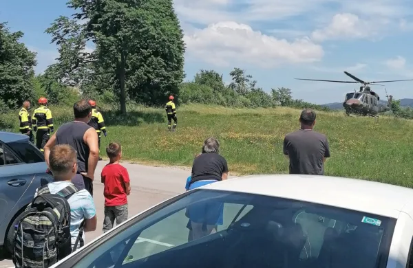 Štiriletnega otroka so v spremstvu mame odpeljali v ljubljanski 
klinični center.