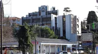 Za stavbo Splošne plovbe v Portorožu je nekaj parkirnih mest, ki 
so jih uporabljali večinoma domačini. Poslej naj bi bila plačljiva. 