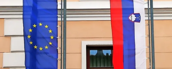 Zakaj &scaron;e vedno ne znamo izobesiti zastave