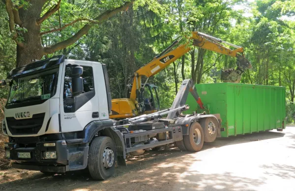 Četverica vpletenih v nelegalni odvoz blata v sodnem pridržanju