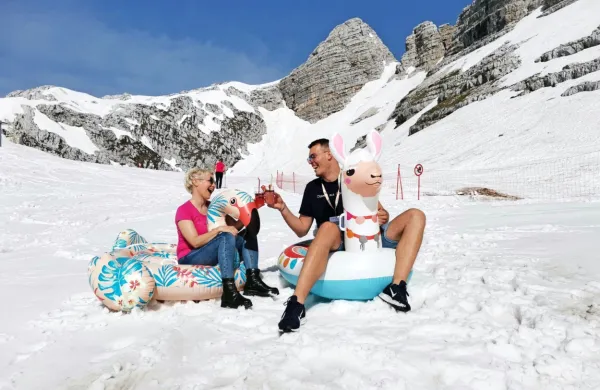 Za neizkušene je bil takšen nedeljski vstop v poletje na kaninski snežni plaži odlična izkušnja. Okoliški 
vrhovi naj zaradi zimskih razmer še nekaj tednov  ostanejo rezervirani za izkušene gornike.