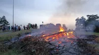 S kresom, na katerem so sežgali tudi svetoivanske venčke, so na vrhu štanjelskega griča v nedeljo zvečer slovesno odprli prenovljeno 
območje  nekdanjega gradišča, poseljenega že pred tremi tisočletji.