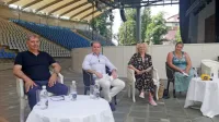Borut Bažec, v. d. direktorja Avditorija Portorož, piranski župan 
Đenio Zadković, režiserka Katja Pegan in mag. Martina Marušič 
Kos z Univerze na Primorskem so predstavili prihajajoče četrtkovo 
praznovanje. 