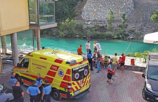  V  reševalni akciji so sodelovali novogoriški policisti, reševalci, 
gasilci, potapljači, pripadniki HRI MONG in tudi psihologi.