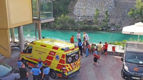  V  reševalni akciji so sodelovali novogoriški policisti, reševalci, 
gasilci, potapljači, pripadniki HRI MONG in tudi psihologi.