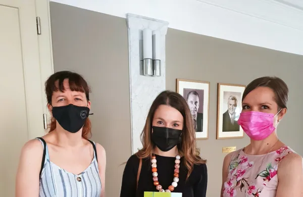 Od leve proti desni Romina Kerševan (Mladinski center NG), Maja 
Erjavec in Tanja Podgornik (foto vir: arhiv MONG)