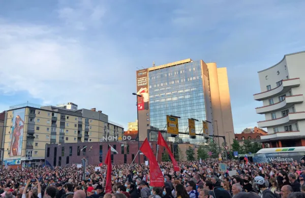 Sindikalne centrale so podprle že protest konec maja, na katerem 
so opozorili na odsotnost socialnega dialoga, vlado pa pozvali, naj 
ponovno vzpostavi socialno partnerstvo in pravi socialni dialog. 
Foto: Biljana Pavlović