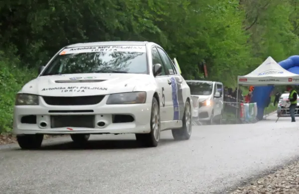 Idrijčan Matic Kogej  je bil z mitsubishijem lancerjem EVO 9 drugi na dirki gorskega državnega 
prvenstva na Gorjancih.