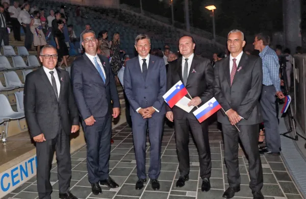Občine Piran, Izola, Koper in Ankaran so dan državnosti obeležile 
v četrtek v Portorožu. Slavnostni govornik je bil predsednik 
republike Borut Pahor. 