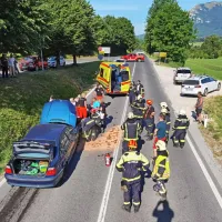 Z avtom je motor potiskal &scaron;e več kot sto metrov