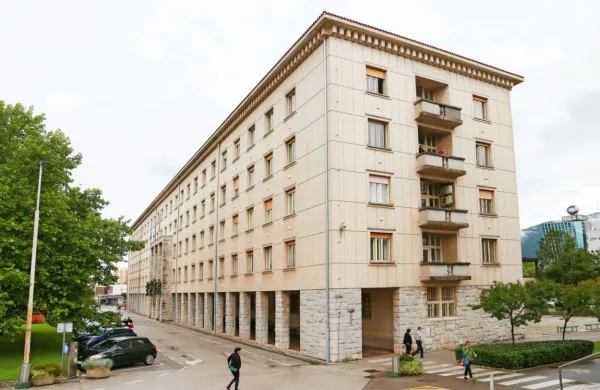Novogoriška občinska palača je zdaj kulturni spomenik lokalnega 
pomena. 